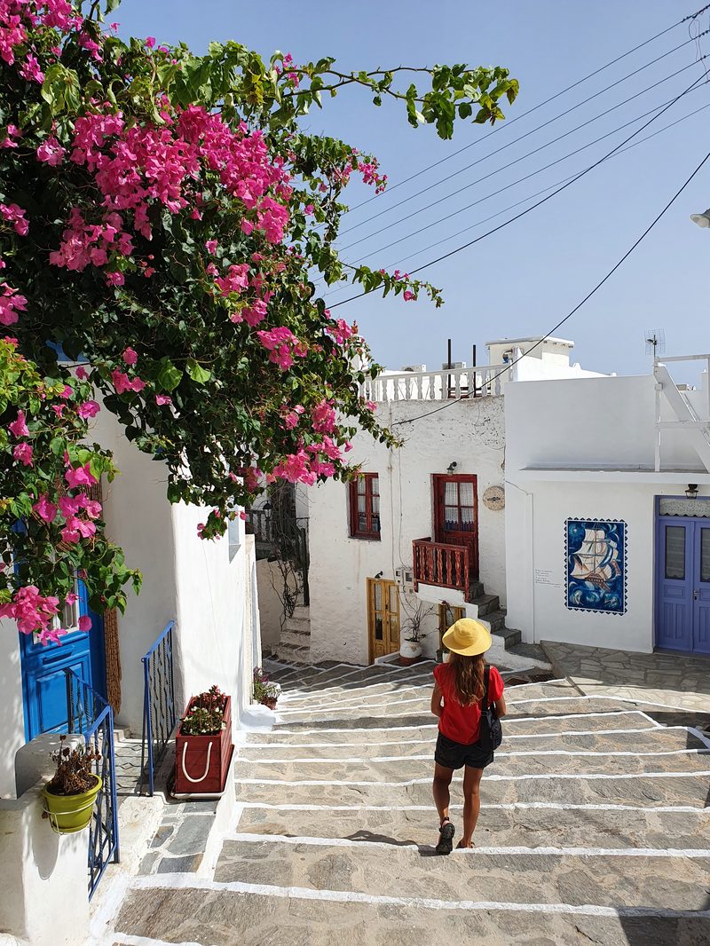 Milos has a lot of things to do, and simply spending some time to wander aimlessly in the towns and villages is one of them