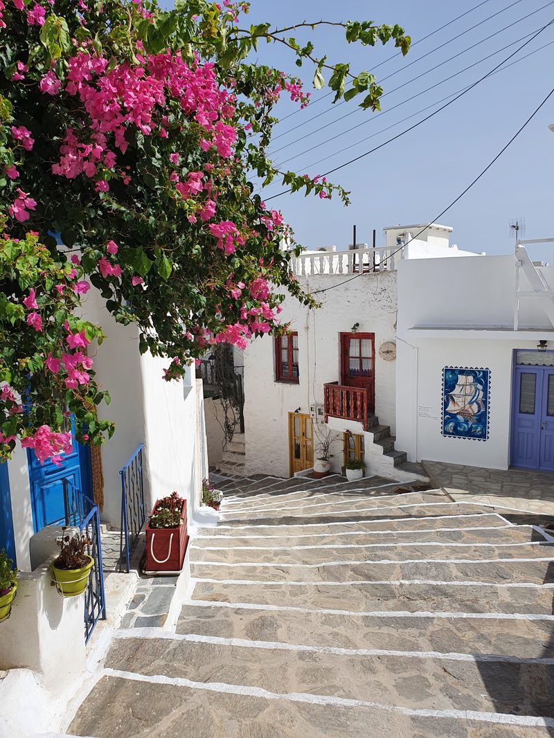 Choosing the best area to stay in Milos, Greece